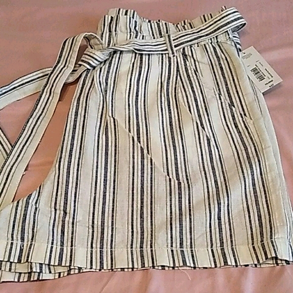 Shorts - Picture 3 of 3